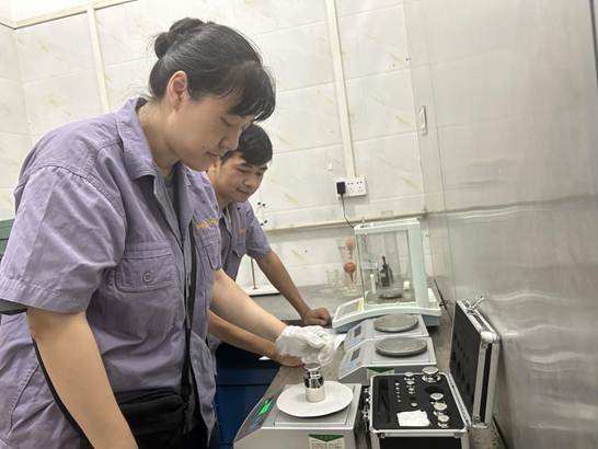 持續精準施“測” 賦能企業活力——柳州市計量所深入木材加工企業開展計量器具檢定服務